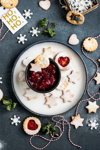 Préparer des cookies de Noël